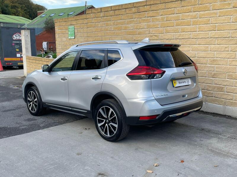 Nissan X Trail view 3