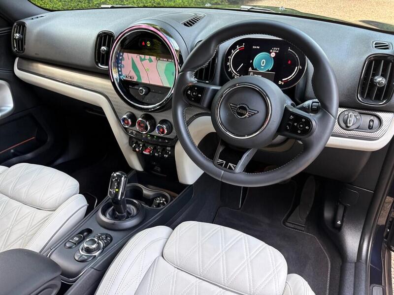 Mini Countryman view 3