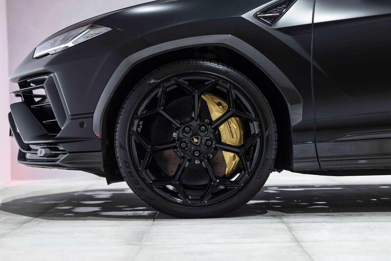 Lamborghini Urus view 4