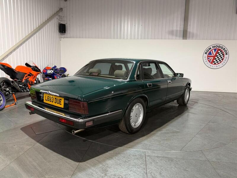 Jaguar XJ view 4