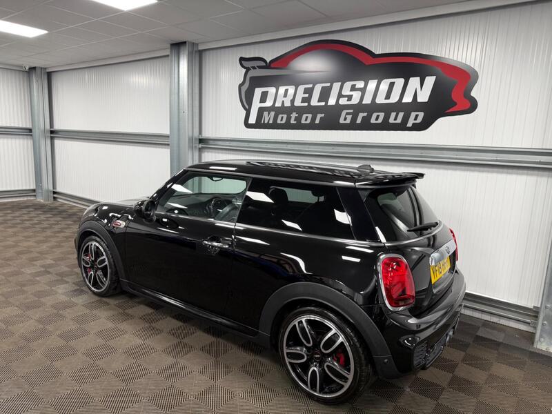 Mini Hatch view 6