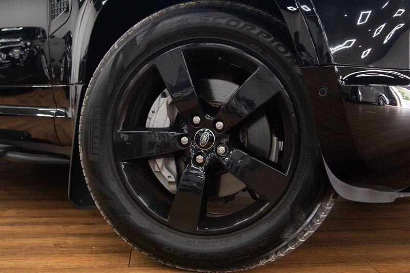 Land Rover Defender view 5