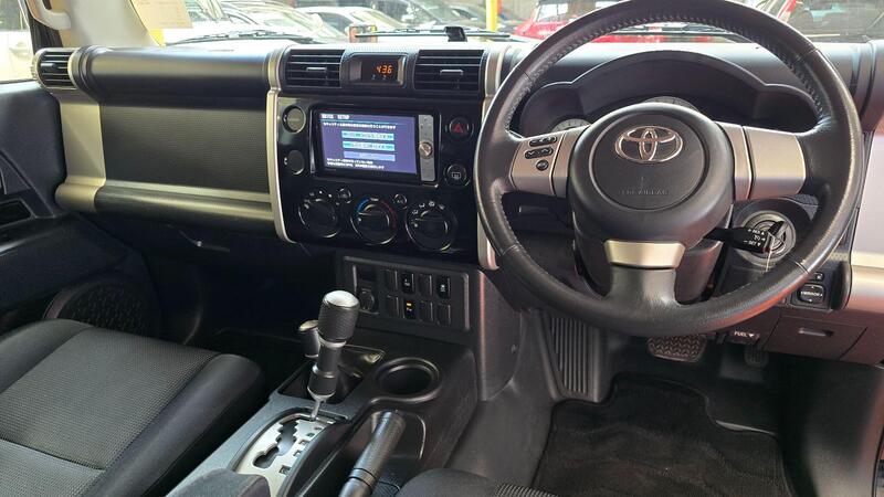 Toyota FJ Cruiser view 5