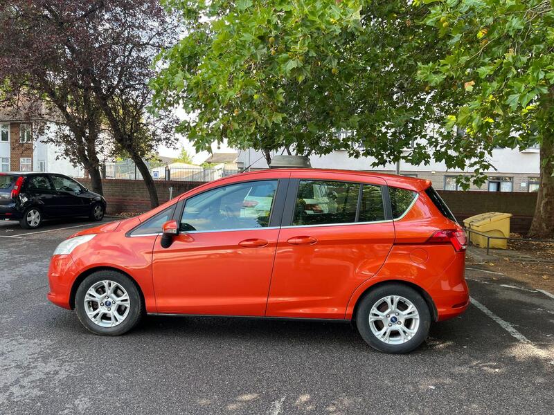 Ford B-Max view 4