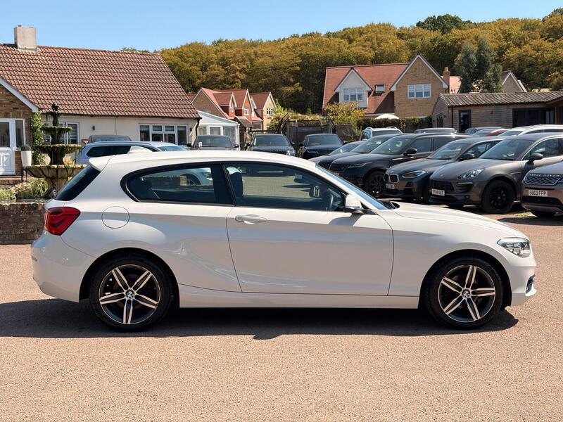 BMW 1 Series view 5