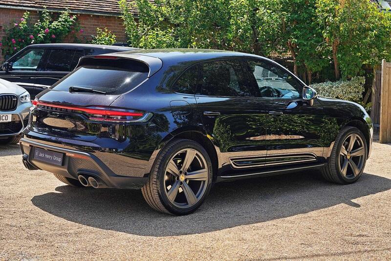 Porsche Macan view 7