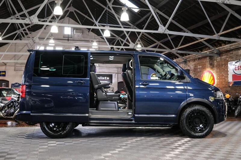 Volkswagen Caravelle view 4