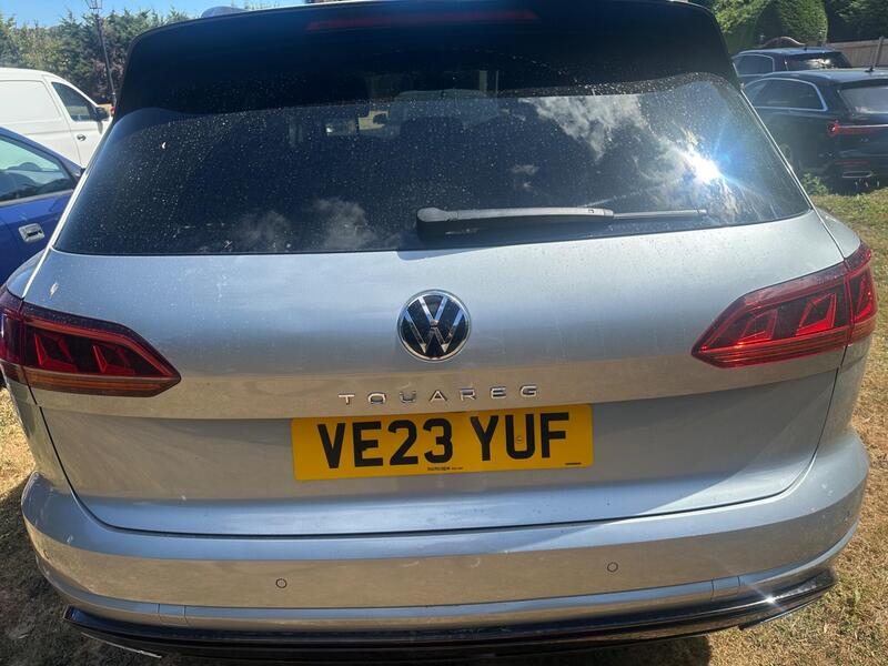 Volkswagen Touareg view 5