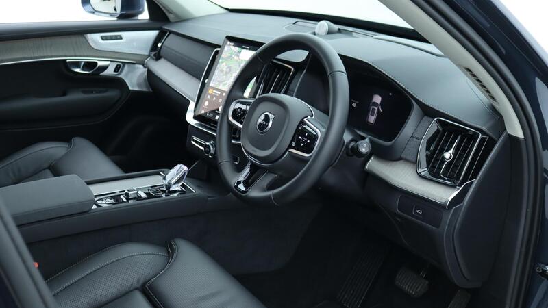Volvo XC90 view 4