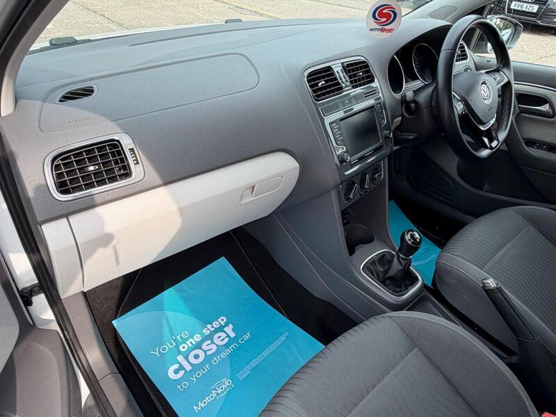 Volkswagen Polo view 3