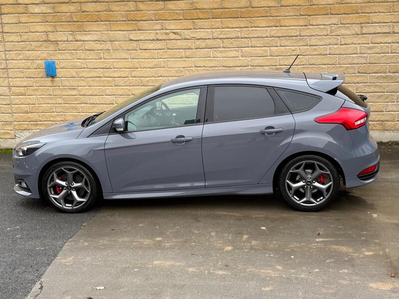 Ford Focus view 2