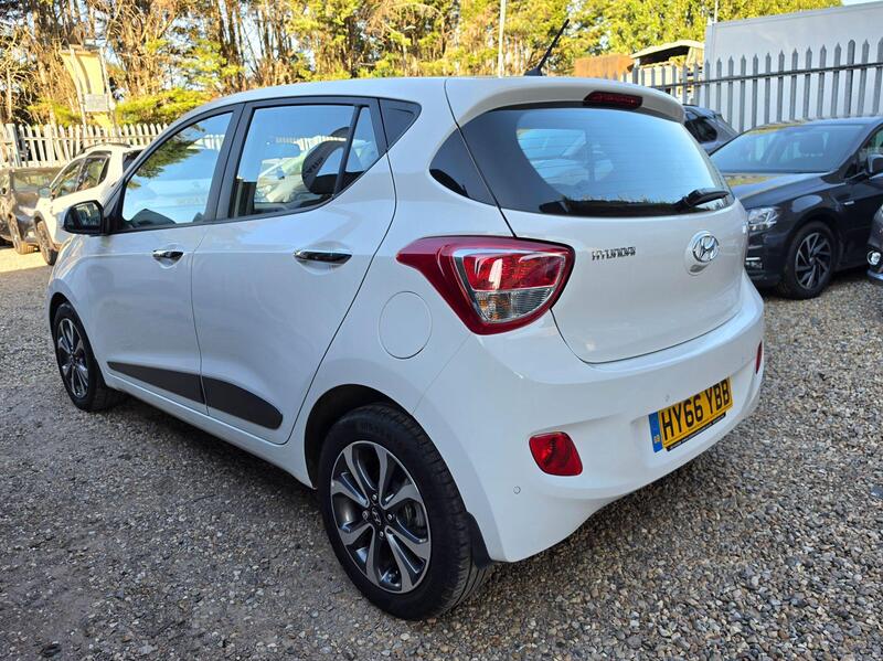 Hyundai i10 1.2 Premium SE Auto Euro 6 5dr thumbnail 5