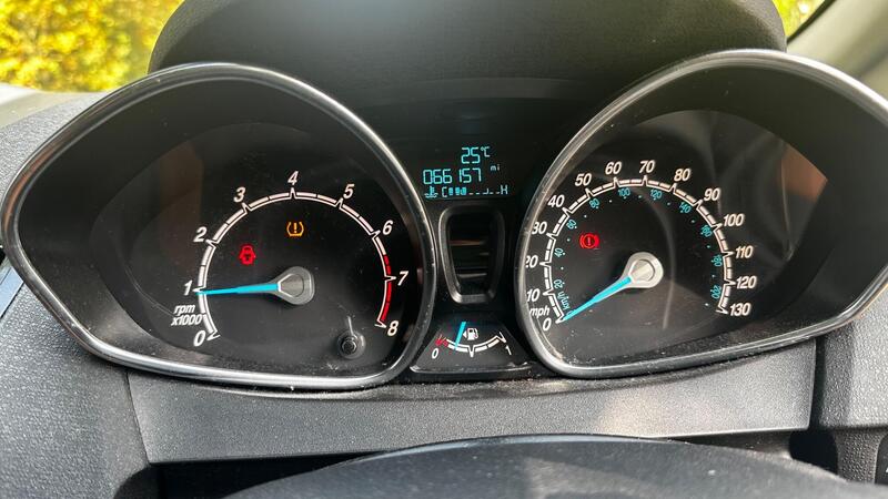 2015 Ford Fiesta — photo 14