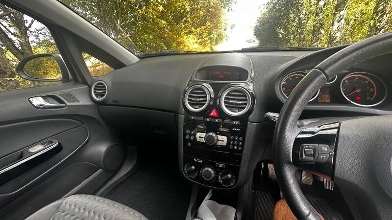 2014 Vauxhall Corsa — photo 14