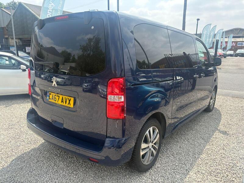 Peugeot Traveller view 6