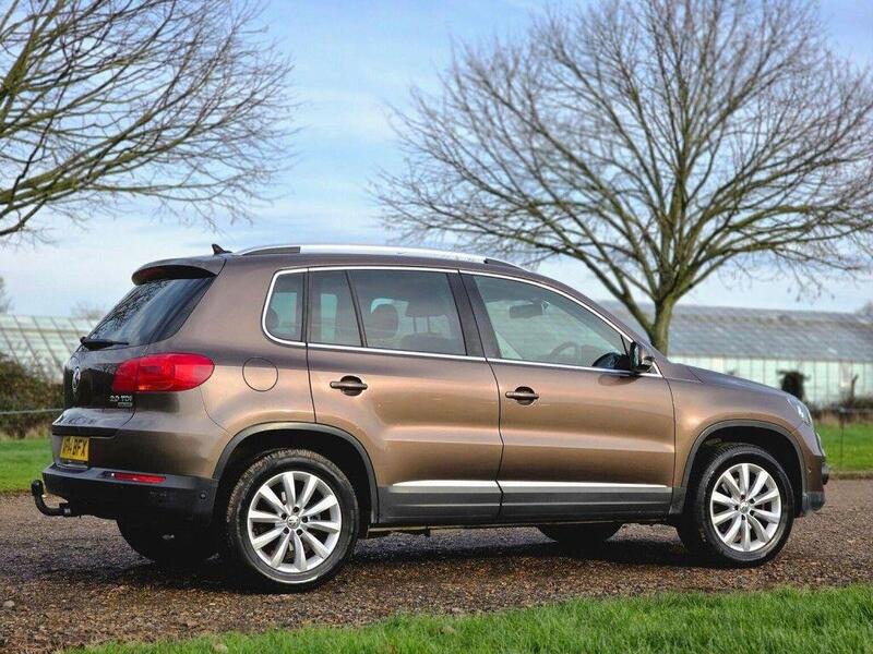 Volkswagen Tiguan view 4