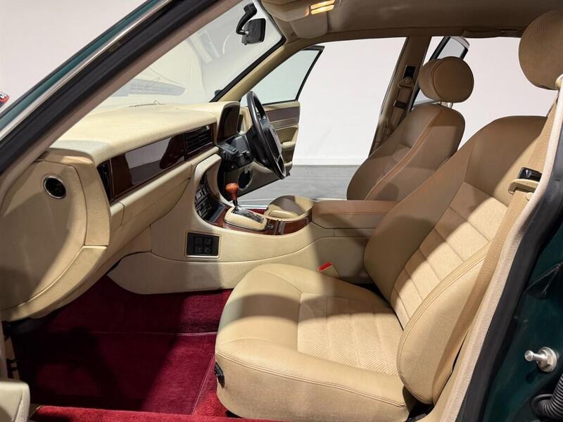 Jaguar XJ view 5