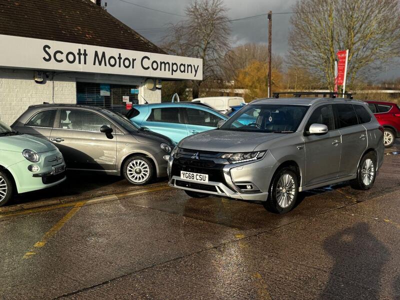 Mitsubishi Outlander view 4