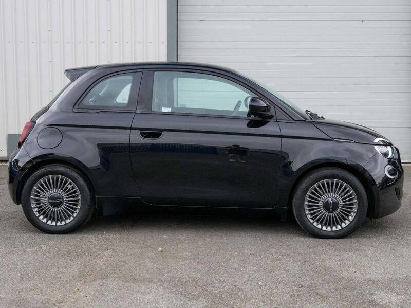 Fiat 500e view 5