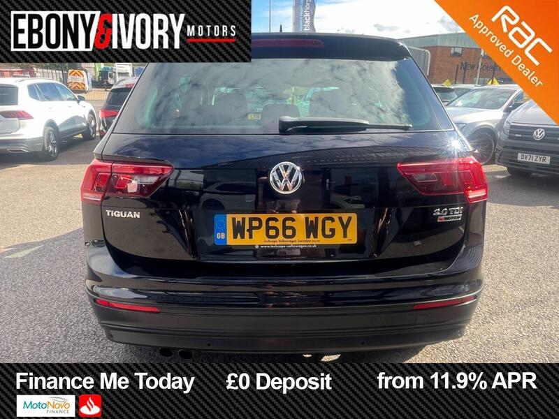 Volkswagen Tiguan view 4