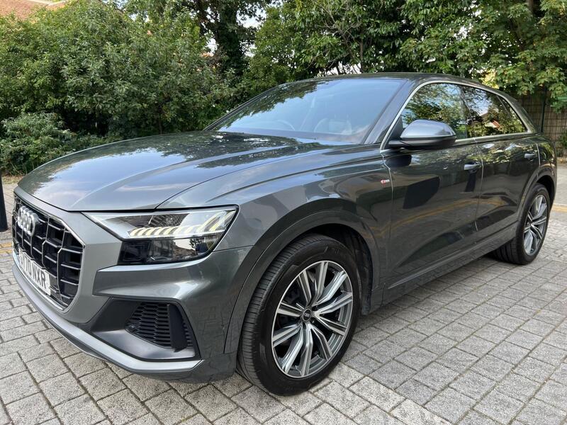 Audi Q8 view 13