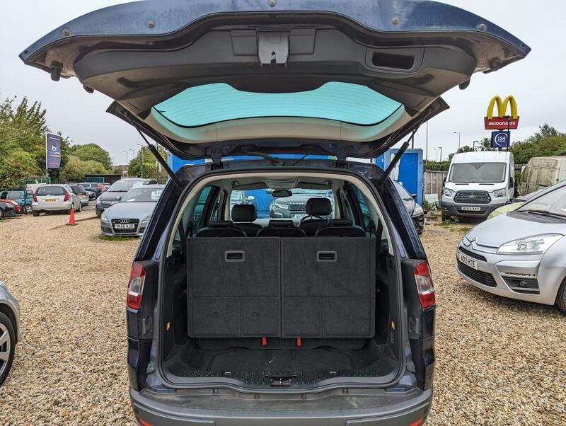 Ford Galaxy view 22
