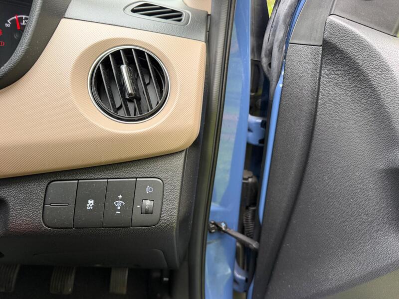 2015 Hyundai i10 — photo 16