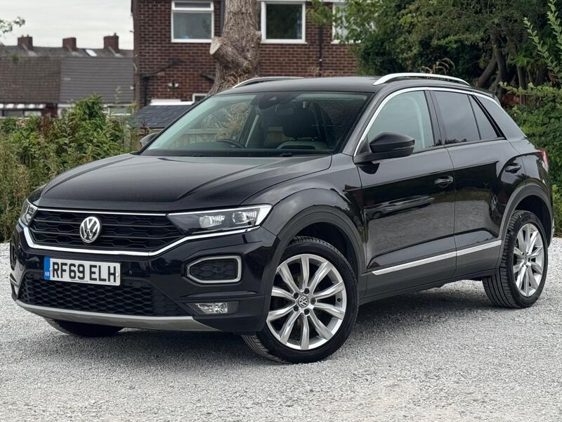 Volkswagen T-Roc view 2