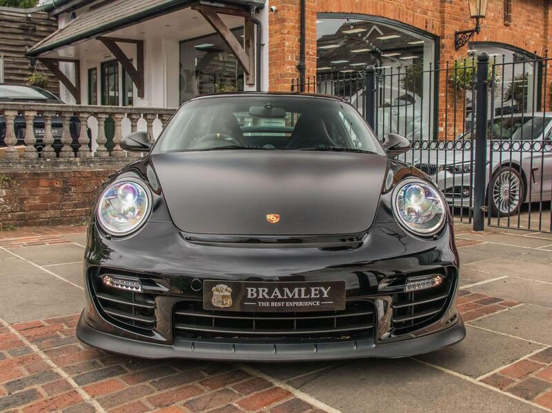 Porsche 911 view 7