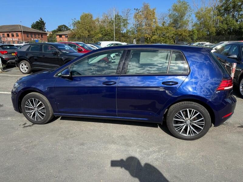 Volkswagen Golf view 4
