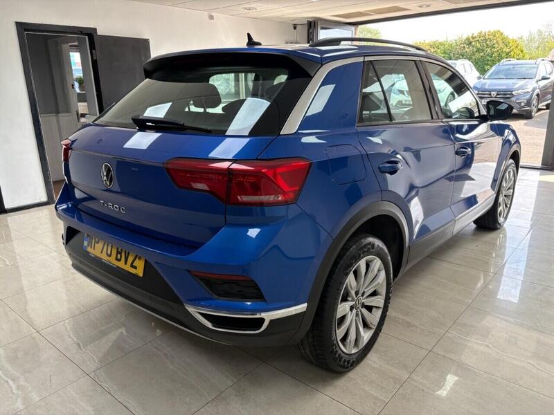 Volkswagen T-Roc view 3