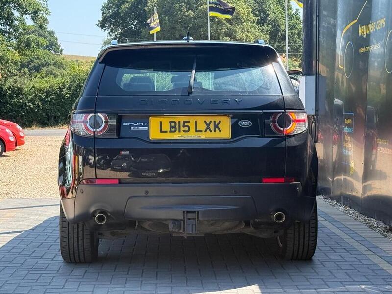 Land Rover Discovery Sport view 4