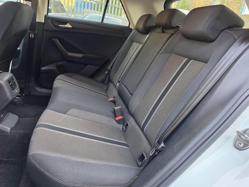 Volkswagen T-Roc 1.0 TSI SE Euro 6 (s/s) 5dr thumbnail 26