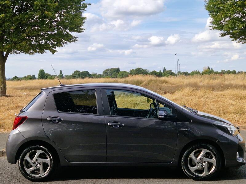 Toyota Yaris view 4