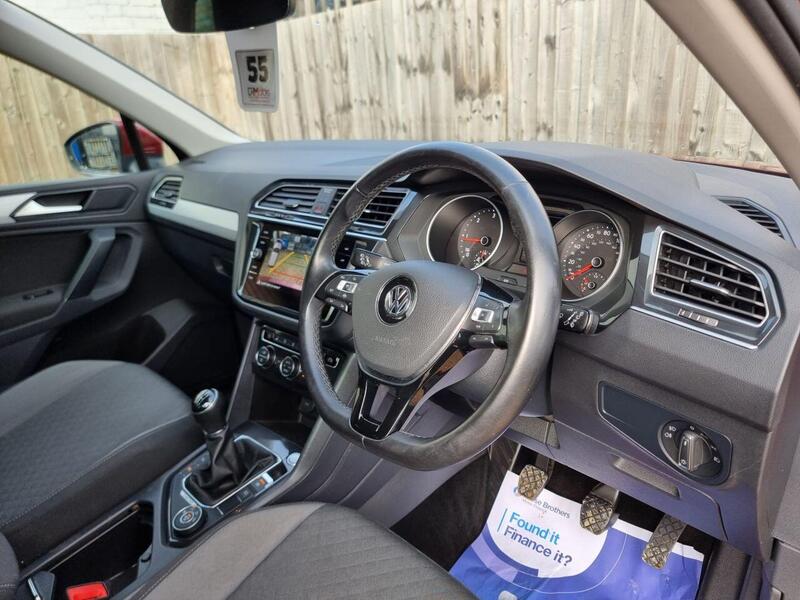 Volkswagen Tiguan view 2
