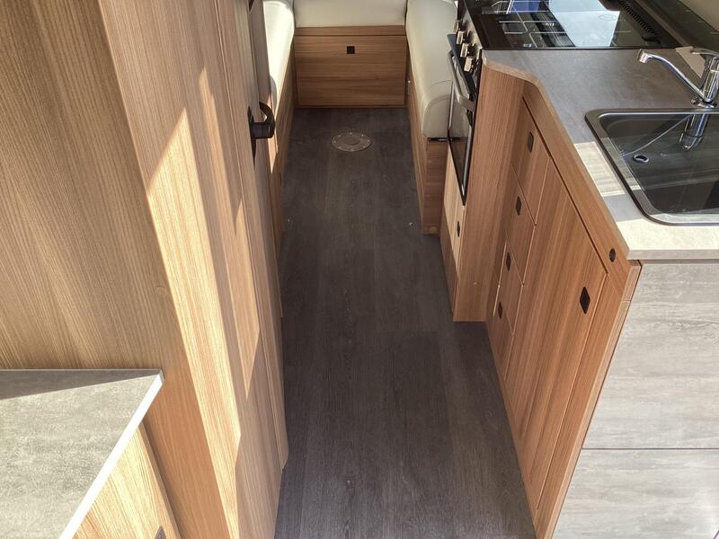 Auto-Trail V-Line 635 Sport — image 25