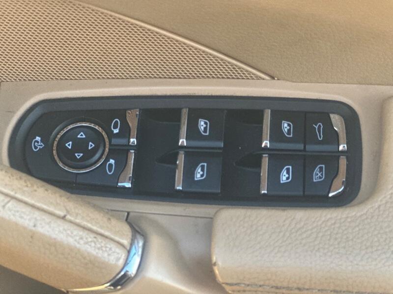 Porsche Cayenne view 40