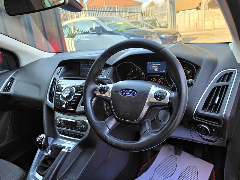 Ford Focus 1.0T EcoBoost Titanium Navigator Euro 5 (s/s) 5dr thumbnail 29