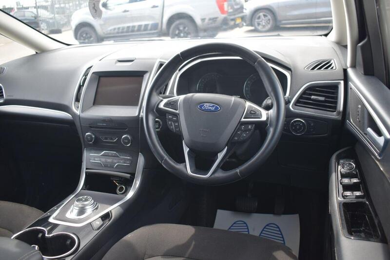 Ford Galaxy view 3