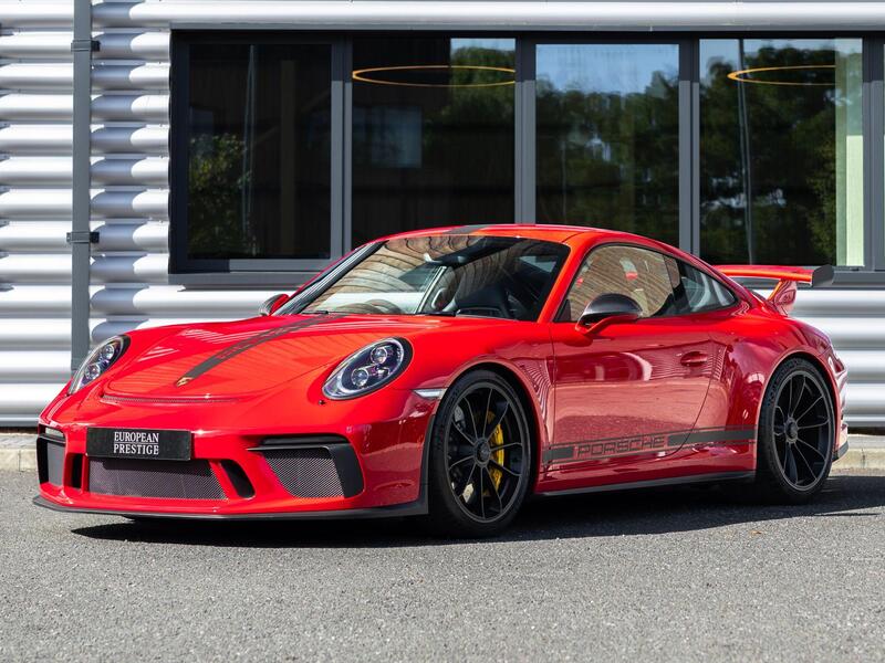 Porsche 911 view 7