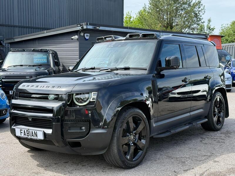 Land Rover Defender 110 view 3