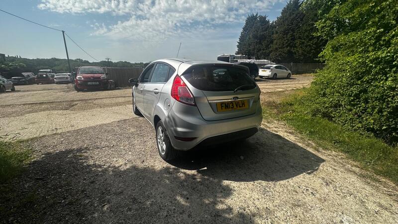 2013 Ford Fiesta — photo 4