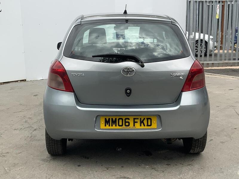 Toyota Yaris view 4