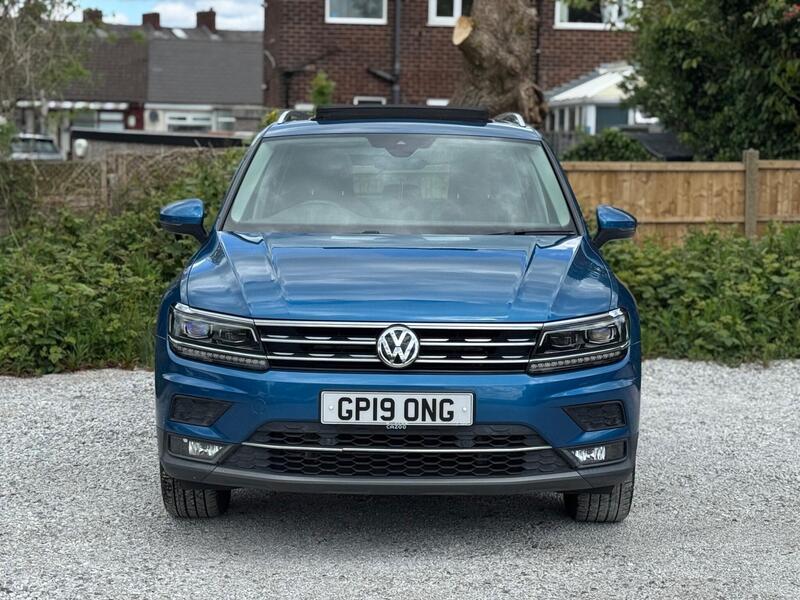 Volkswagen Tiguan view 3