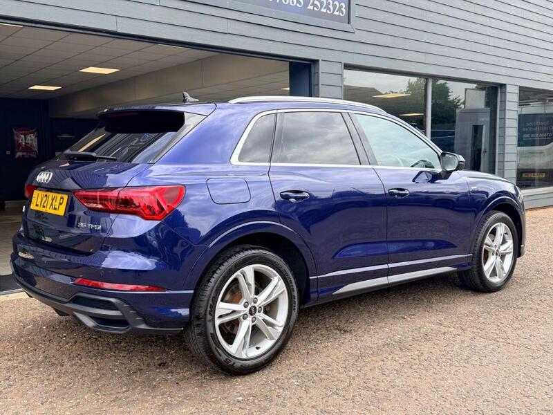 Audi Q3 view 7