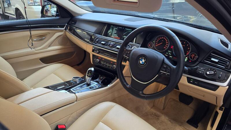 BMW 5 Series view 4