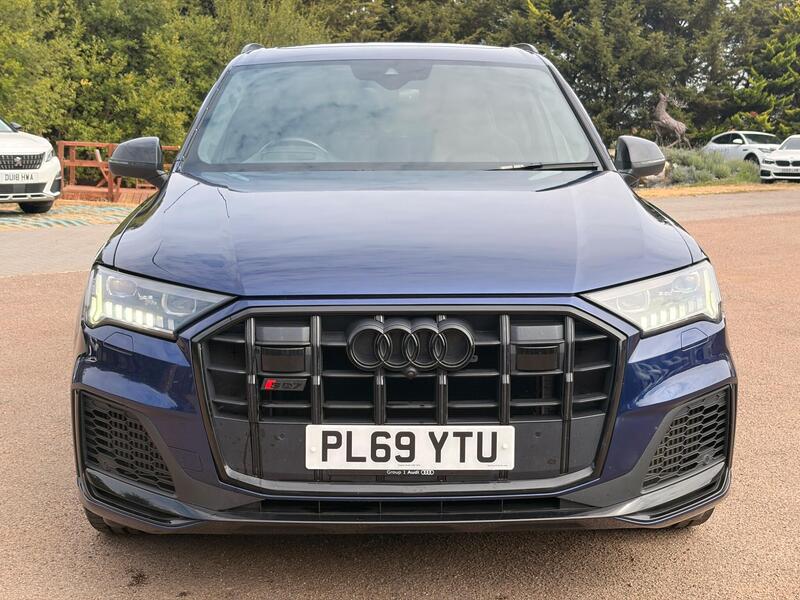 Audi Audi SQ7 view 2