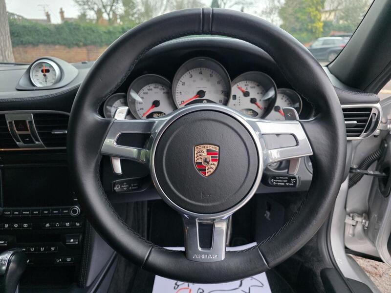 Porsche 911 view 5