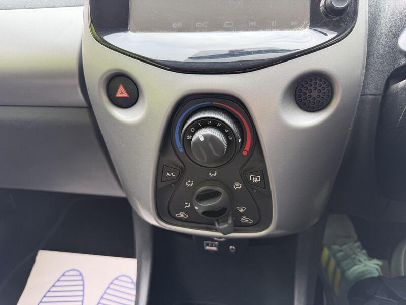 2015 Peugeot 108 — photo 24