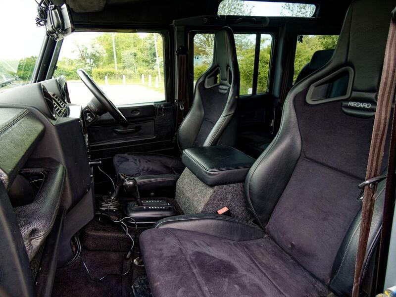 Land Rover Defender view 31